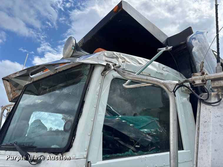 image for item YA3889 2020 Peterbilt 389 dump truck