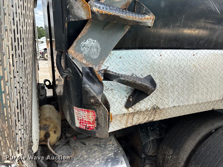 image for item YA3889 2020 Peterbilt 389 dump truck