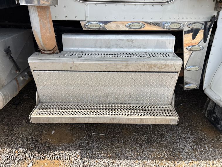 image for item YA3889 2020 Peterbilt 389 dump truck