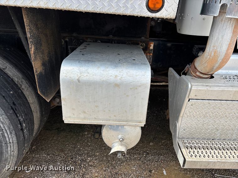 image for item YA3889 2020 Peterbilt 389 dump truck