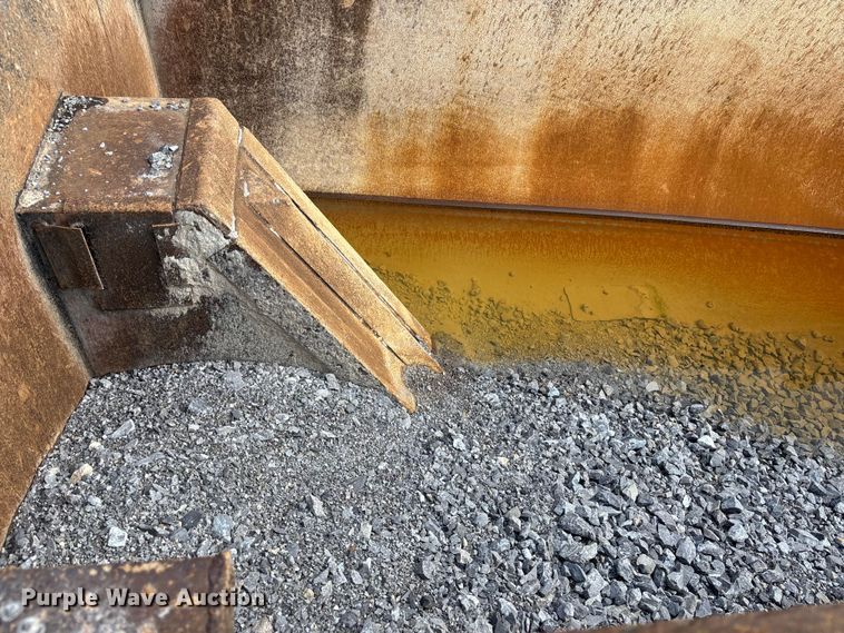 image for item YA3889 2020 Peterbilt 389 dump truck