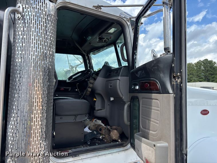 image for item YA3889 2020 Peterbilt 389 dump truck