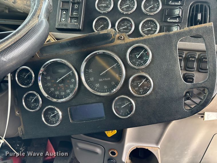 image for item YA3889 2020 Peterbilt 389 dump truck