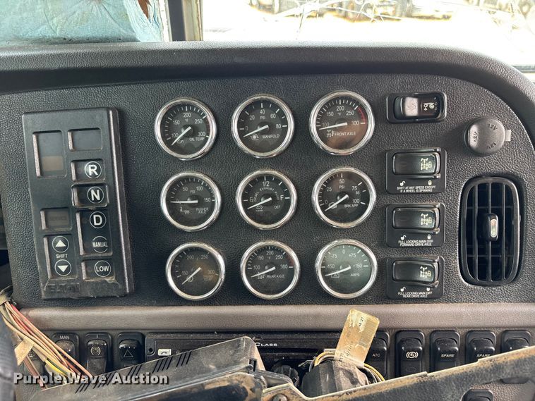 image for item YA3889 2020 Peterbilt 389 dump truck