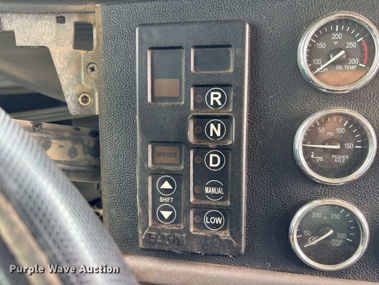image for item YA3889 2020 Peterbilt 389 dump truck
