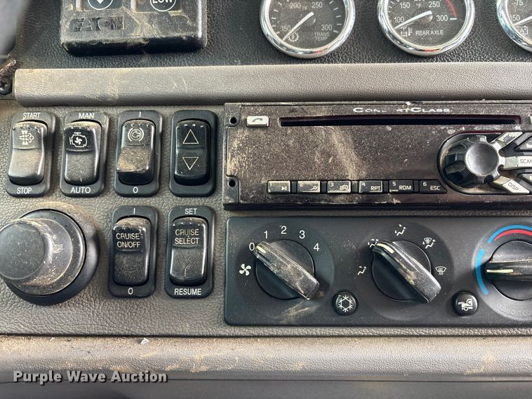 image for item YA3889 2020 Peterbilt 389 dump truck
