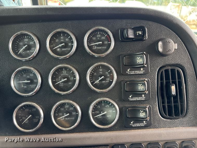 image for item YA3889 2020 Peterbilt 389 dump truck