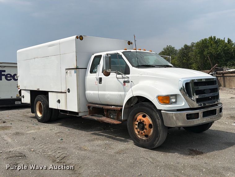 image for item YA3901 2010 Ford F750 Super Duty XL Crew Cab chipper truck