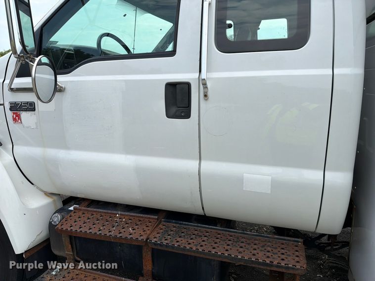image for item YA3901 2010 Ford F750 Super Duty XL Crew Cab chipper truck