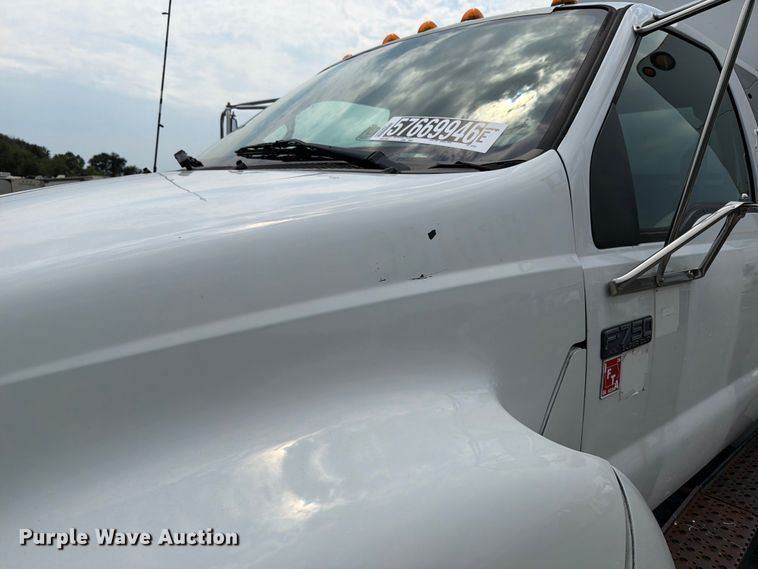 image for item YA3901 2010 Ford F750 Super Duty XL Crew Cab chipper truck