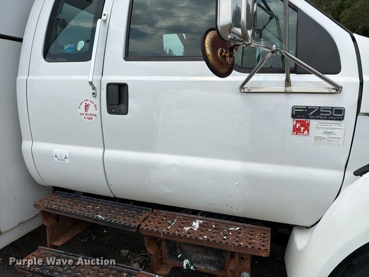 image for item YA3901 2010 Ford F750 Super Duty XL Crew Cab chipper truck