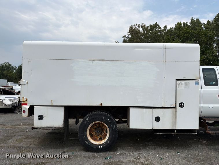image for item YA3901 2010 Ford F750 Super Duty XL Crew Cab chipper truck