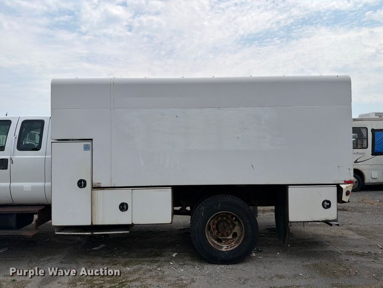 image for item YA3901 2010 Ford F750 Super Duty XL Crew Cab chipper truck
