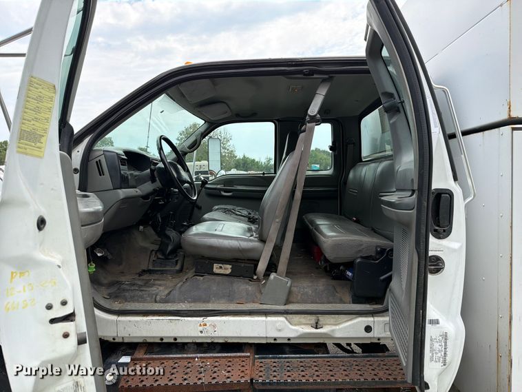 image for item YA3901 2010 Ford F750 Super Duty XL Crew Cab chipper truck