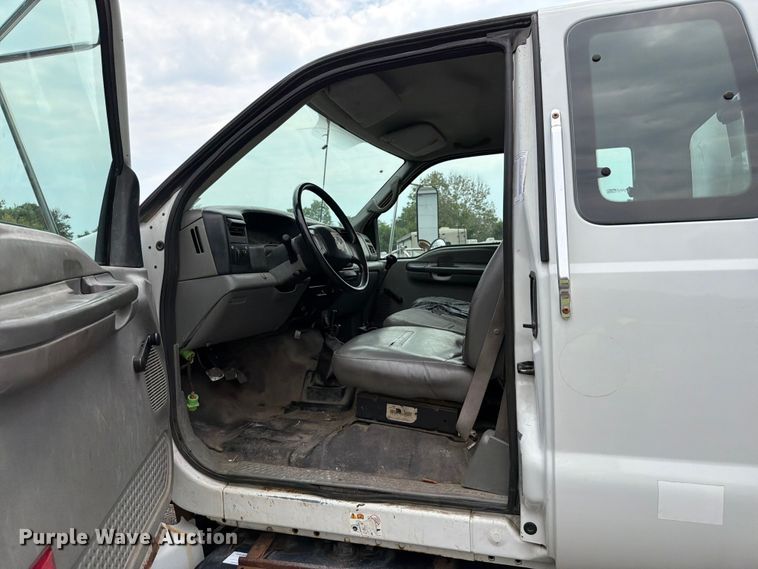 image for item YA3901 2010 Ford F750 Super Duty XL Crew Cab chipper truck
