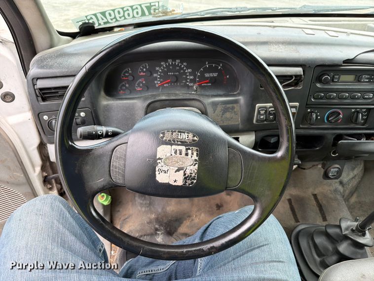 image for item YA3901 2010 Ford F750 Super Duty XL Crew Cab chipper truck