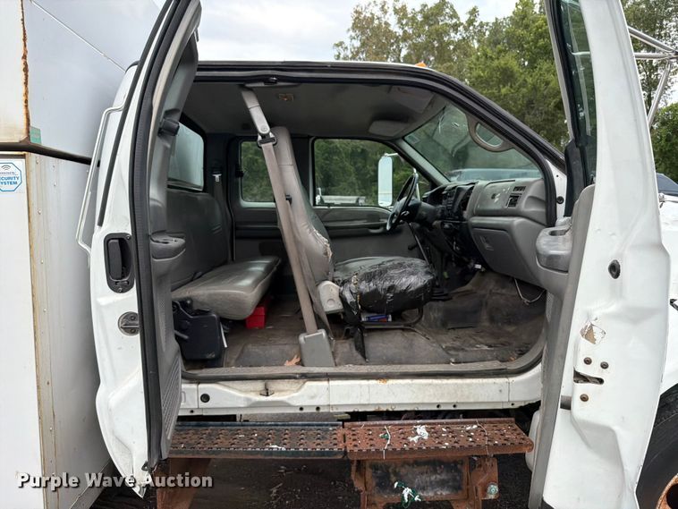 image for item YA3901 2010 Ford F750 Super Duty XL Crew Cab chipper truck