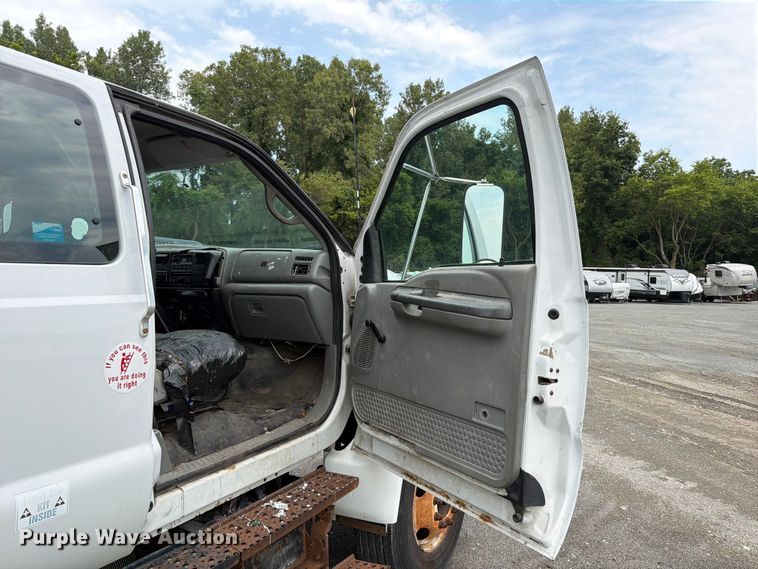 image for item YA3901 2010 Ford F750 Super Duty XL Crew Cab chipper truck