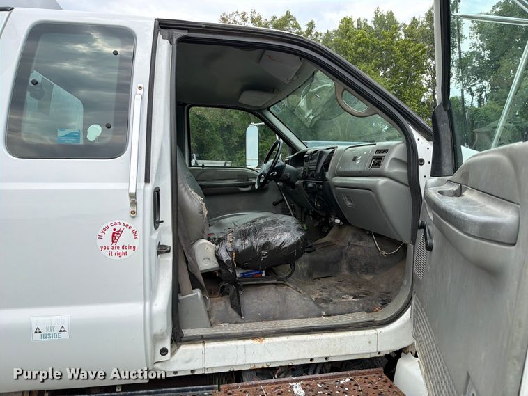 image for item YA3901 2010 Ford F750 Super Duty XL Crew Cab chipper truck