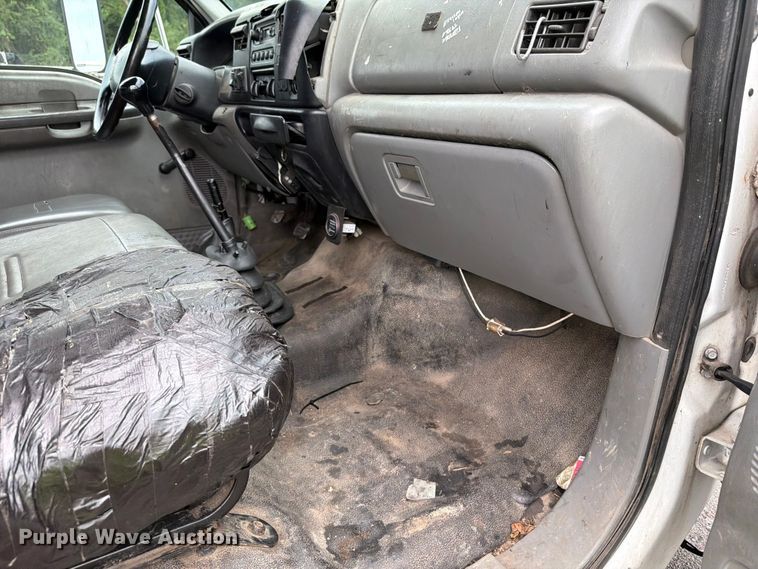image for item YA3901 2010 Ford F750 Super Duty XL Crew Cab chipper truck