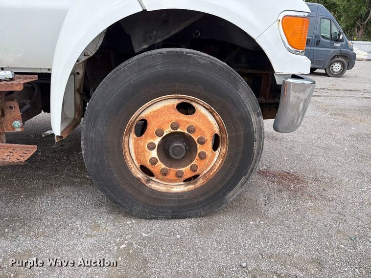 image for item YA3901 2010 Ford F750 Super Duty XL Crew Cab chipper truck