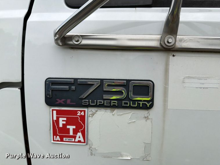image for item YA3901 2010 Ford F750 Super Duty XL Crew Cab chipper truck