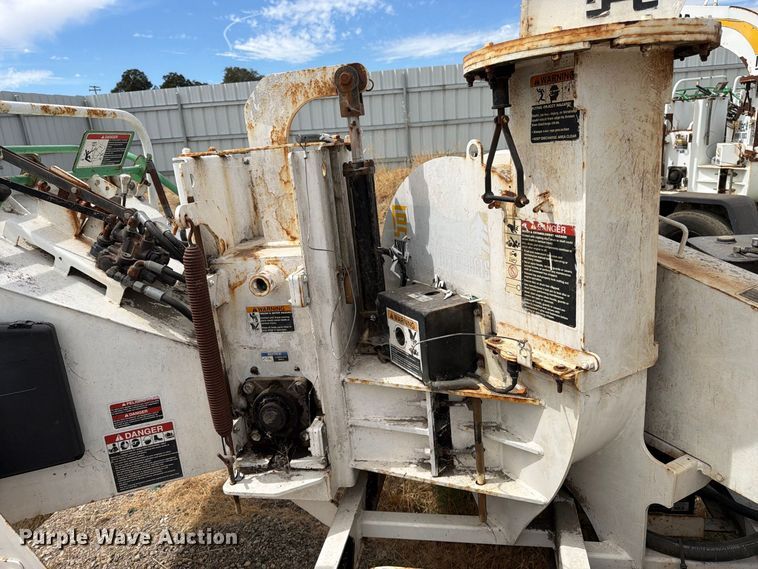 image for item YA3996 2011 Altec DC912A wood chipper