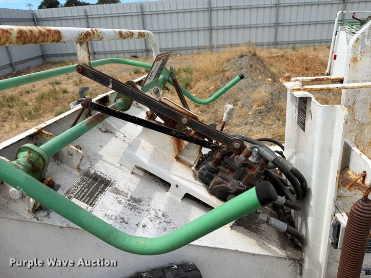 image for item YA3996 2011 Altec DC912A wood chipper