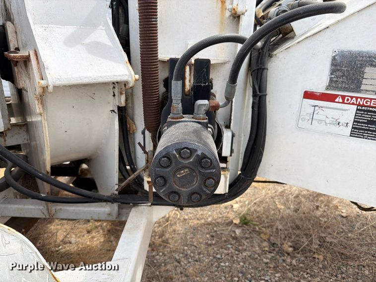 image for item YA3996 2011 Altec DC912A wood chipper