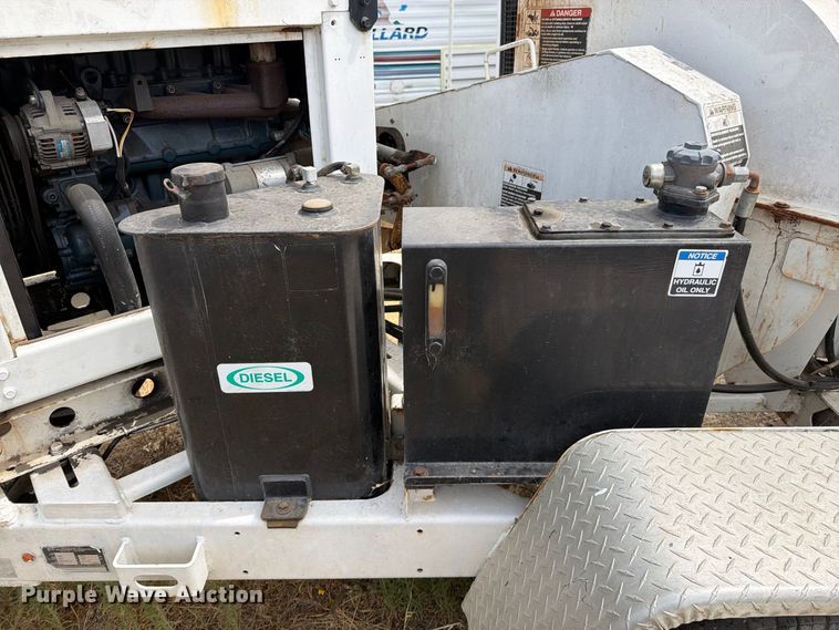 image for item YA3996 2011 Altec DC912A wood chipper