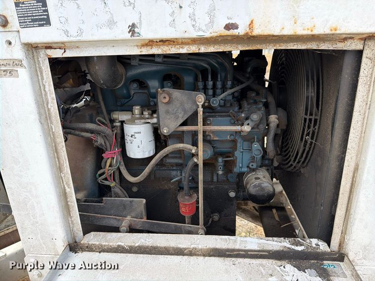 image for item YA3996 2011 Altec DC912A wood chipper