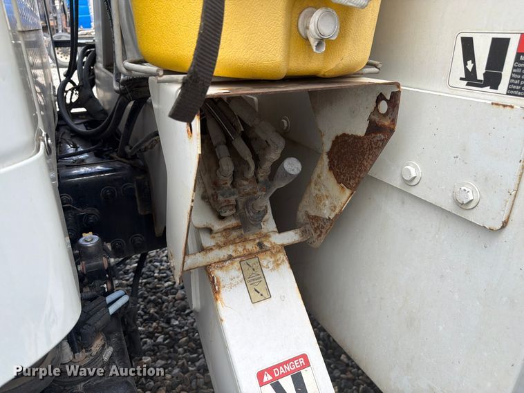 image for item YA4104 2015 Freightliner Business Class M2 forestry bucket truck