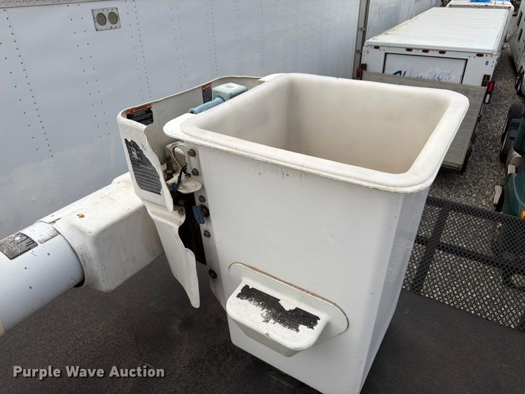 image for item YA4104 2015 Freightliner Business Class M2 forestry bucket truck