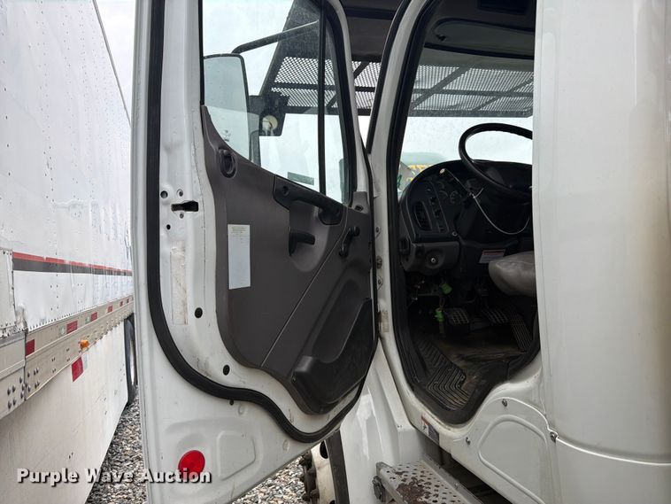 image for item YA4104 2015 Freightliner Business Class M2 forestry bucket truck
