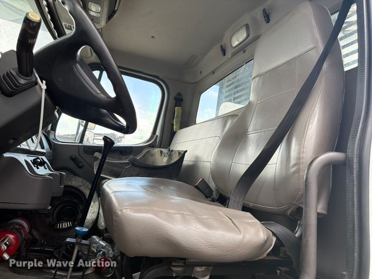 image for item YA4104 2015 Freightliner Business Class M2 forestry bucket truck