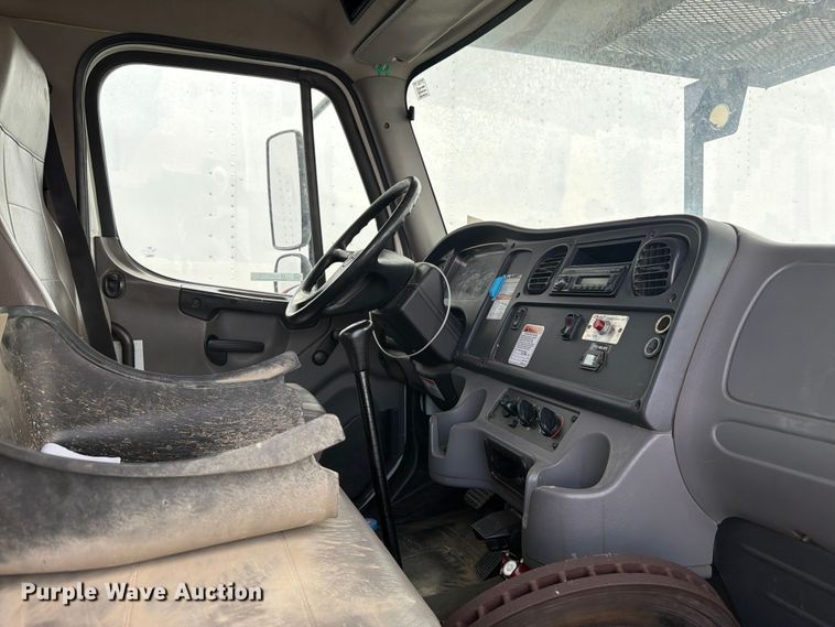 image for item YA4104 2015 Freightliner Business Class M2 forestry bucket truck