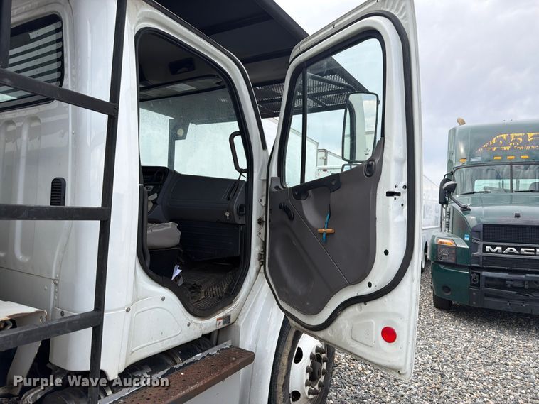 image for item YA4104 2015 Freightliner Business Class M2 forestry bucket truck