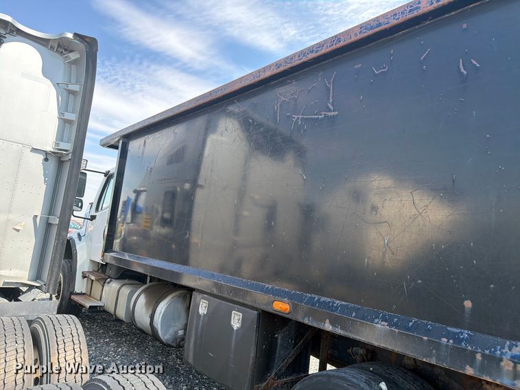 image for item YA4105 2011 Freightliner Business Class M2 grapple truck
