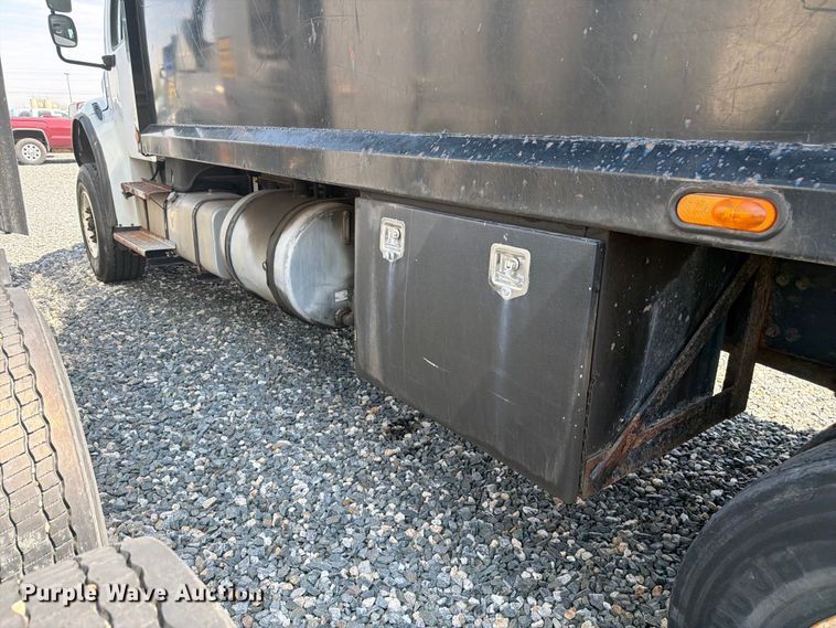 image for item YA4105 2011 Freightliner Business Class M2 grapple truck