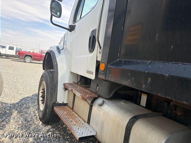 image for item YA4105 2011 Freightliner Business Class M2 grapple truck