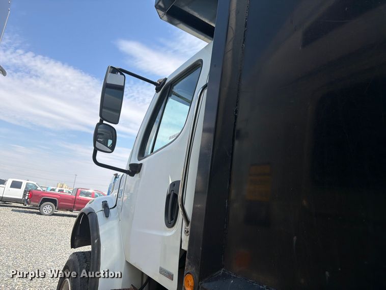 image for item YA4105 2011 Freightliner Business Class M2 grapple truck