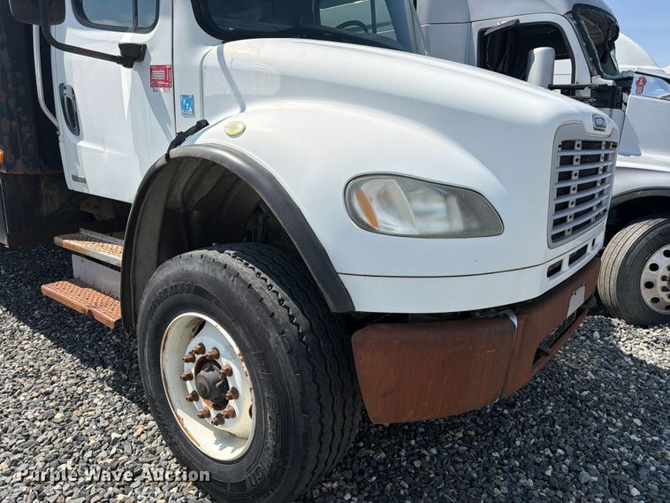image for item YA4105 2011 Freightliner Business Class M2 grapple truck