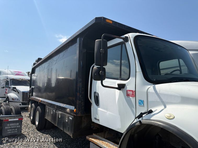 image for item YA4105 2011 Freightliner Business Class M2 grapple truck