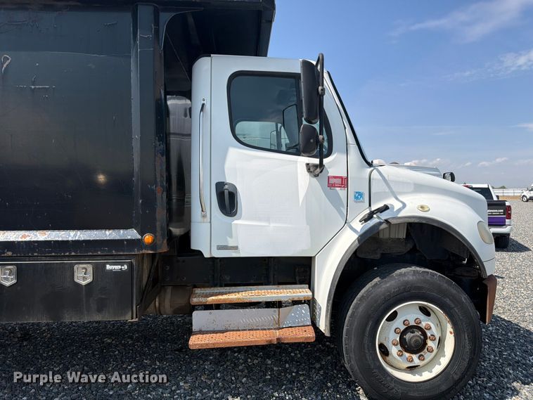 image for item YA4105 2011 Freightliner Business Class M2 grapple truck