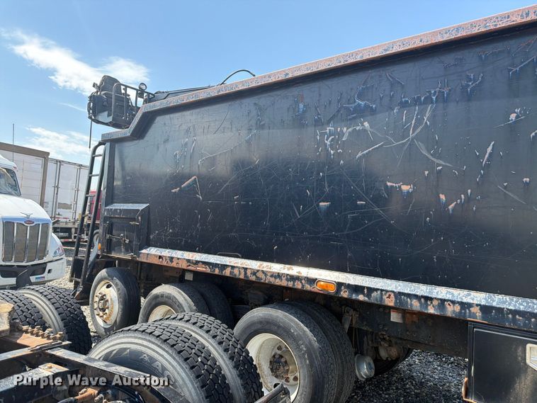 image for item YA4105 2011 Freightliner Business Class M2 grapple truck