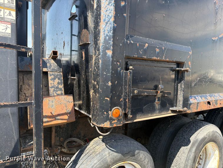 image for item YA4105 2011 Freightliner Business Class M2 grapple truck
