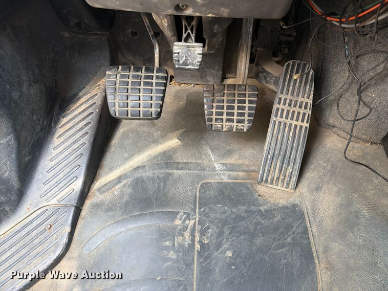 image for item YA4105 2011 Freightliner Business Class M2 grapple truck