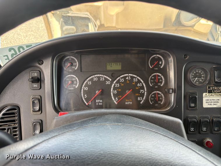 image for item YA4105 2011 Freightliner Business Class M2 grapple truck