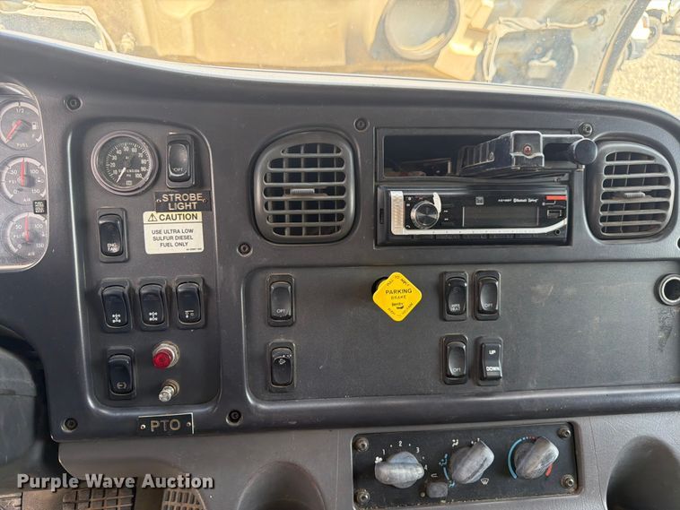 image for item YA4105 2011 Freightliner Business Class M2 grapple truck