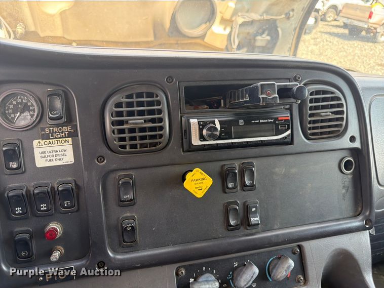 image for item YA4105 2011 Freightliner Business Class M2 grapple truck
